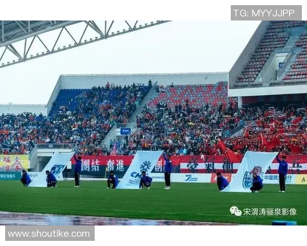 西安足球明星赛盛大开启球迷齐聚见证足球传奇对决