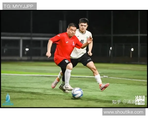 足球明星穿着立裆裤子的时尚风采与场上表现的完美结合解析 足球明星穿着立裆裤子的时尚风采与场上表现的完美结合解析